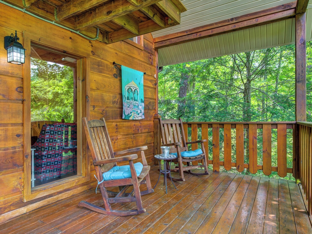 Macys Hideaway by Jackson Mountain Rentals