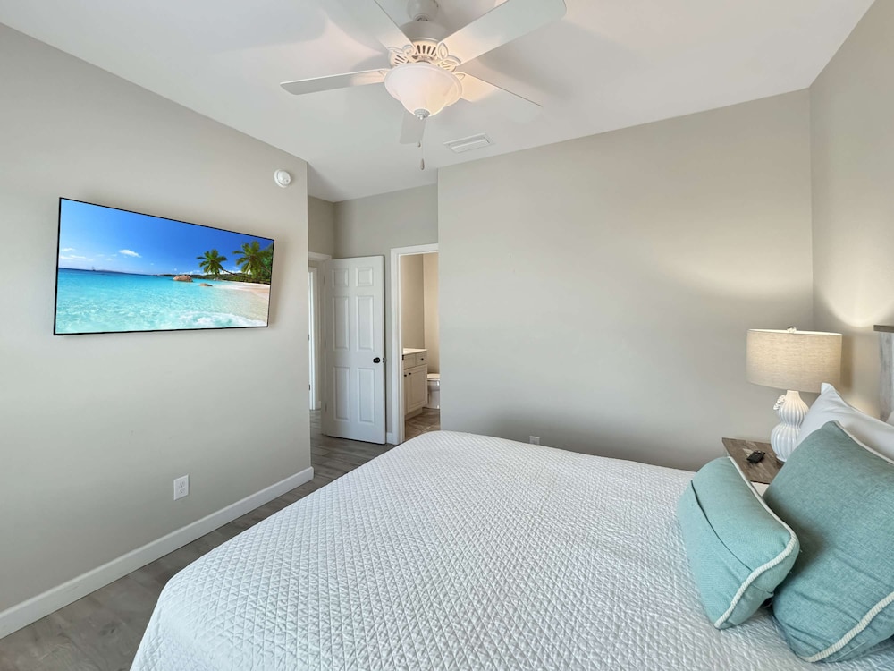 Pass Time - Beachfront for 24