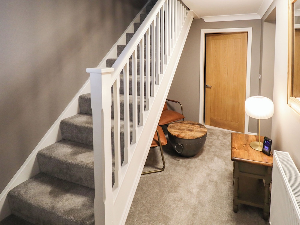 10 Mellor Way