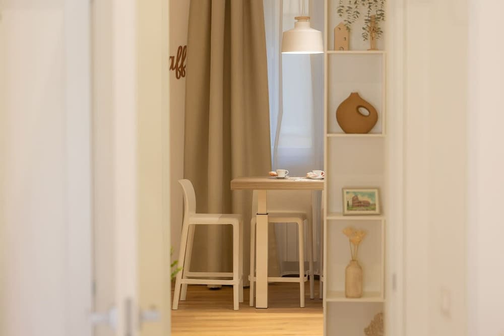 Colosseum Holidays - Three-bedroom Apartment