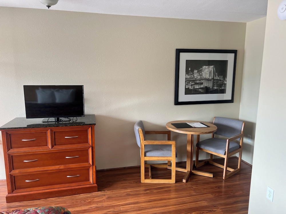 All Star Inn & Suites