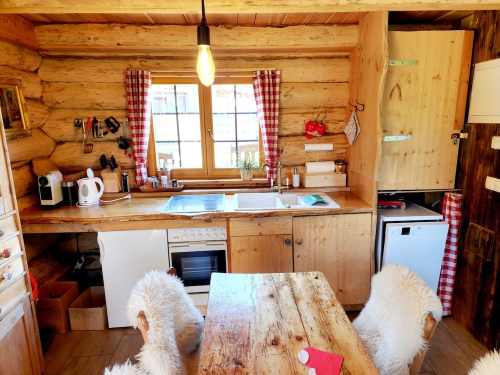 Nice Chalet in Klagenfurt With hot tub