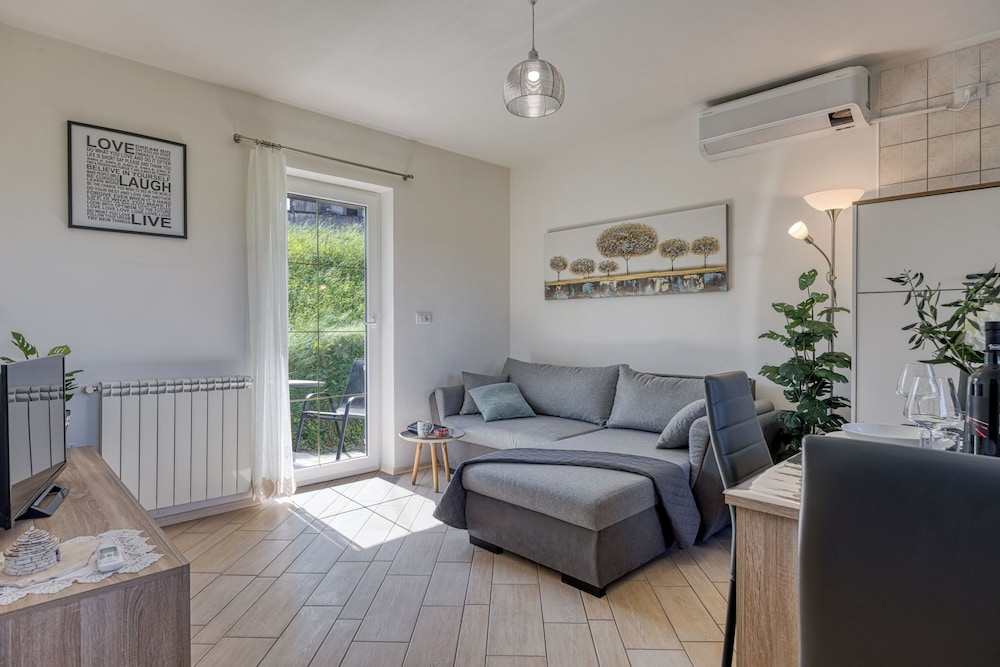 Neda Apartment In Krasno Among Vineyards