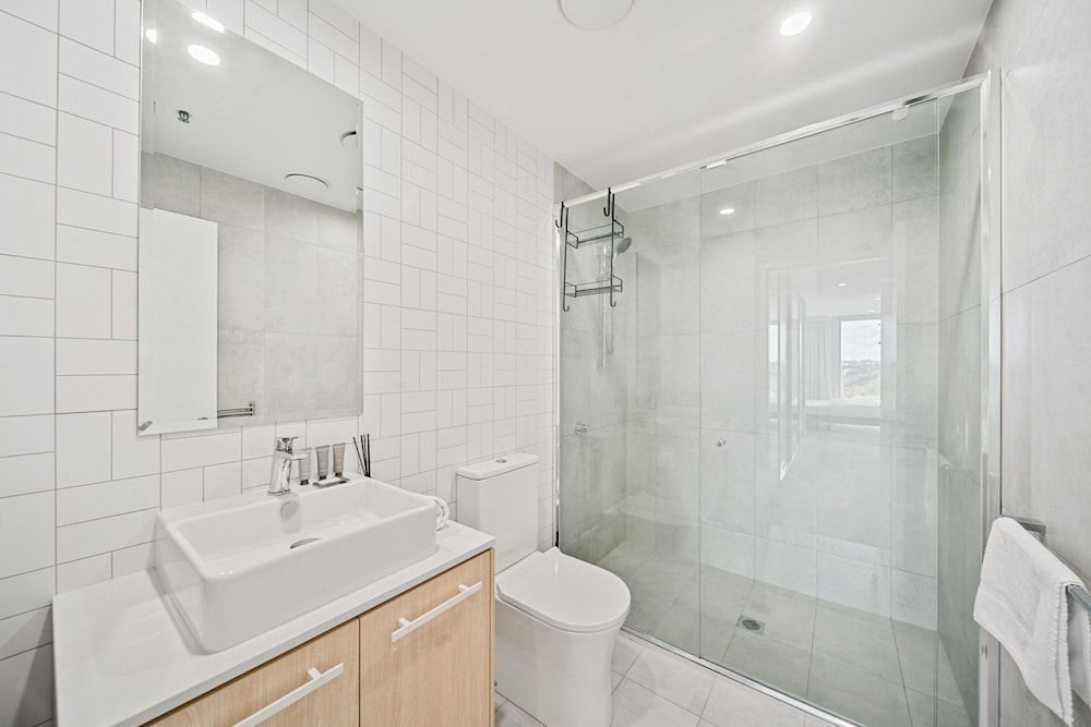 Stylish 2-bed Apartment With Luxe Amenities Access