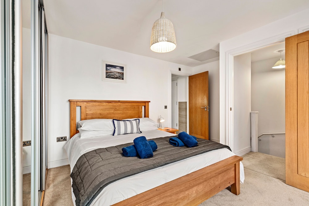 Maes-y-berllan - Close to Village and Beach