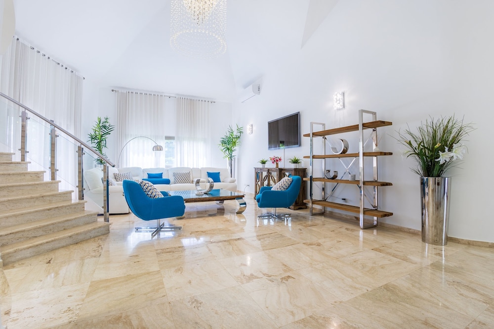 Villa Desiree 5BR Cocotal Luxury Villa Pool Maid