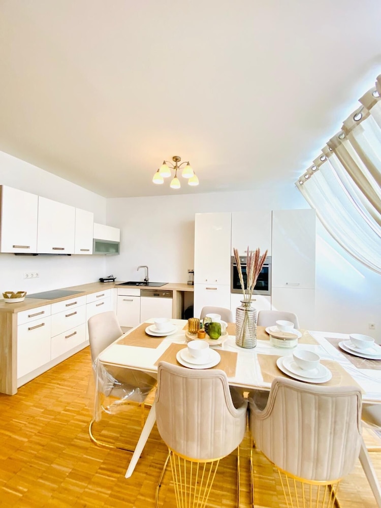 Comfy 3BR Apt With Living Room Balcony