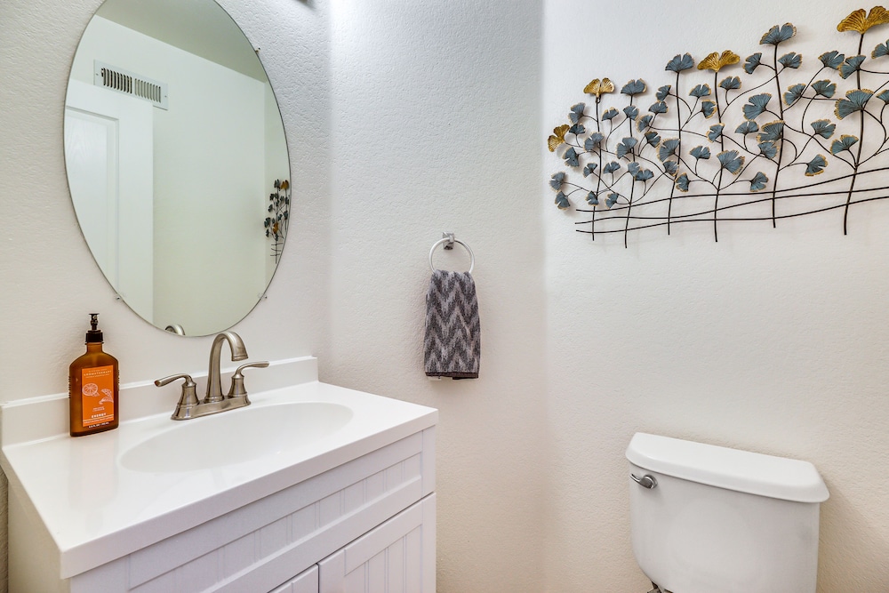 Sparks Home w/ Lake Access, 5 Mi to Downtown Reno! - Property Image 2