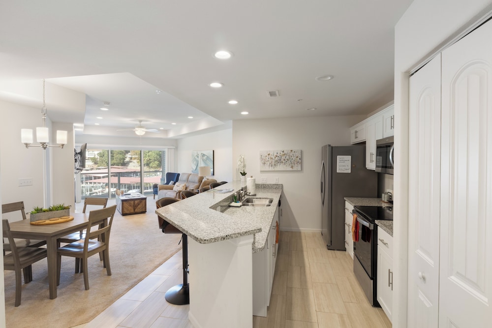 Central Location, Pool Access & Breathtaking Views