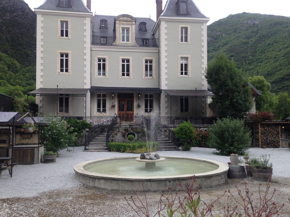 Château Serre Barbier view 2