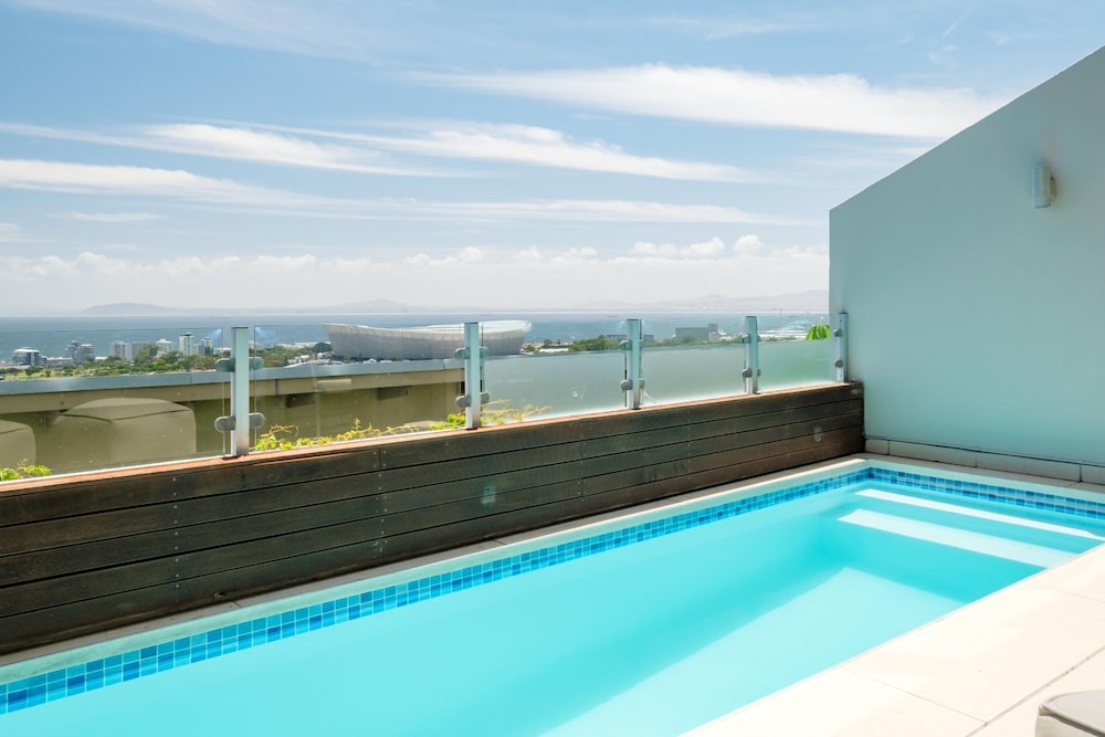 Top Urban Escape w Pool and Ocean View Villa Alexa