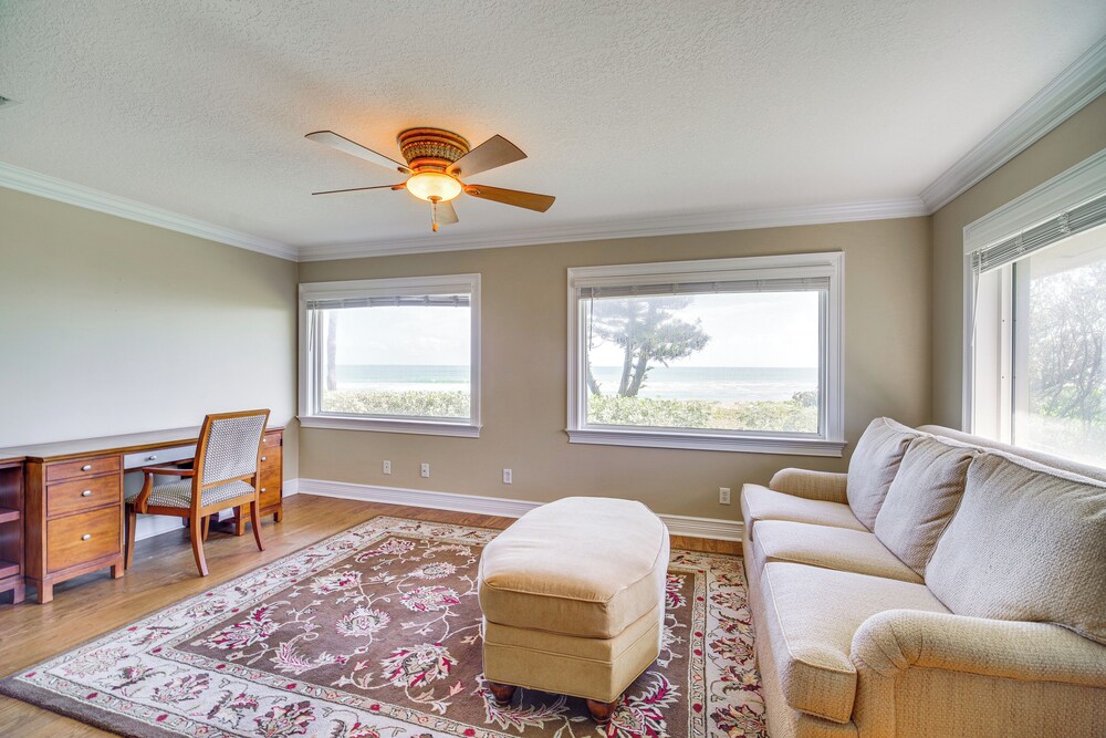 Beachfront Melbourne Beach Retreat w/ Pool Table!