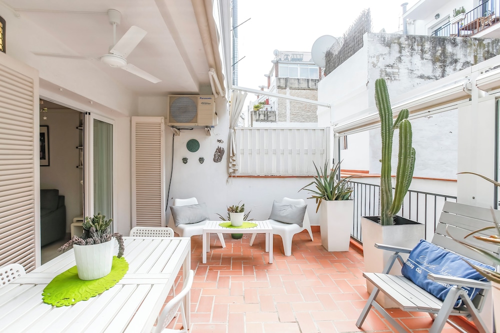 Cuban Green Terrace Apart -1st Floor-center