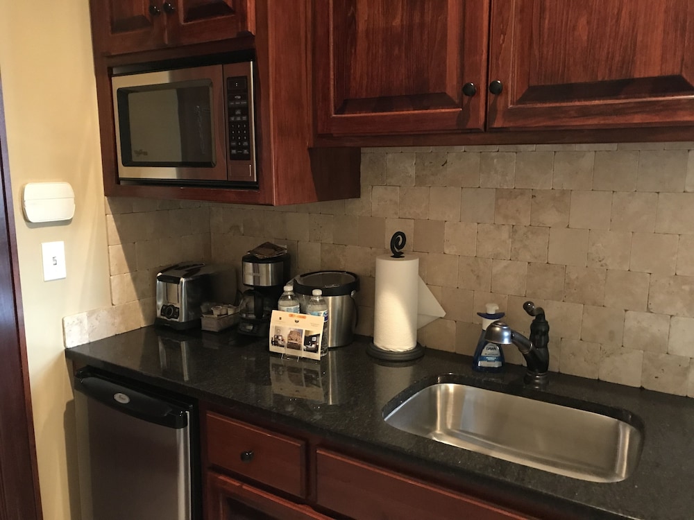 Lawrence Vacations - The Eldridge Hotel - Property Image 12