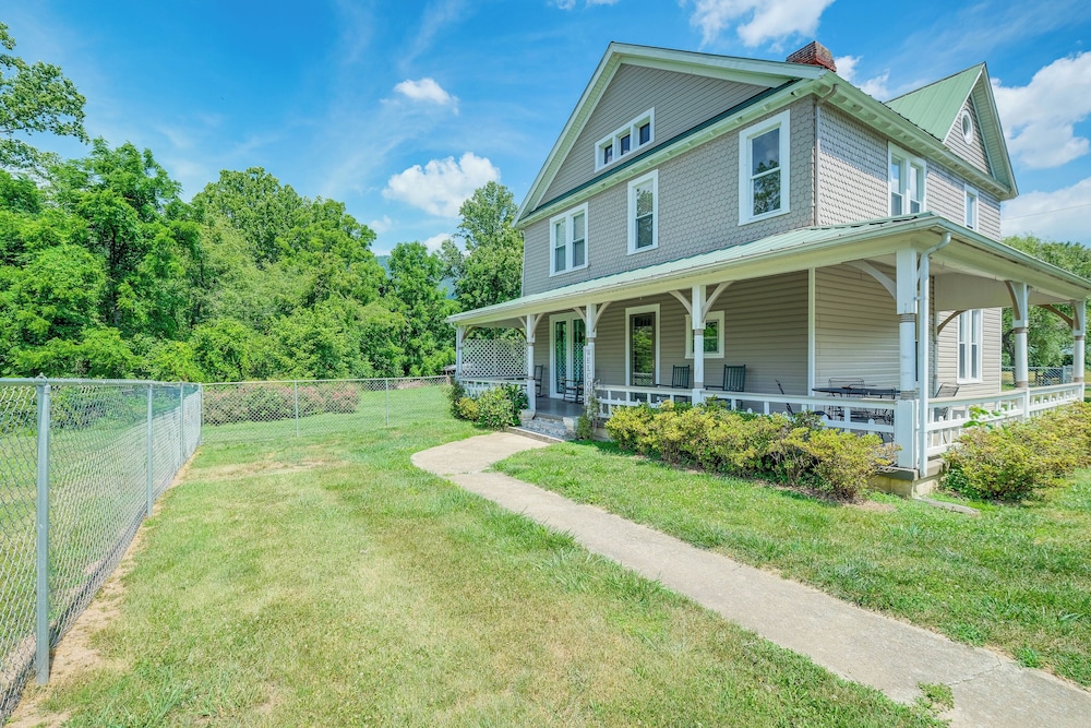 Spacious Virginia Retreat w/ Mountain Views view 5