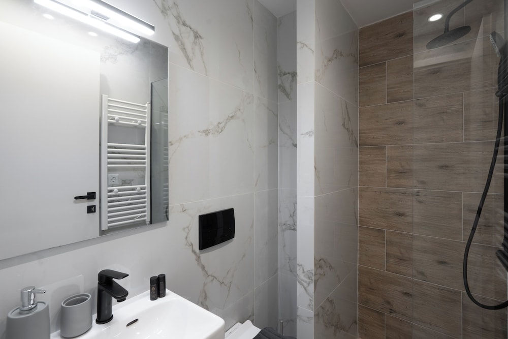 Classic Apartment in Piraeus, walk to Zeas Marina