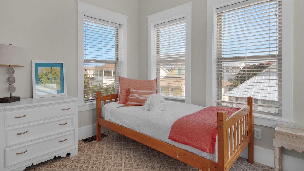 Steps From the Seagrove Beach - Gulf Views - Sleeps 10 - Community Pool view 4
