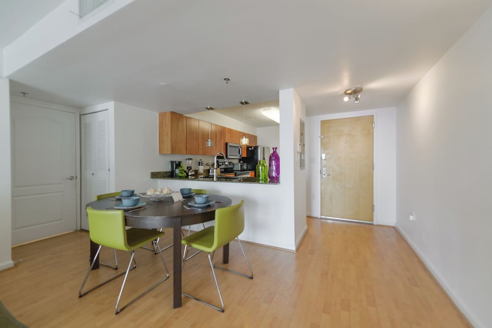 Sky High 31st Floor Condo W Parking