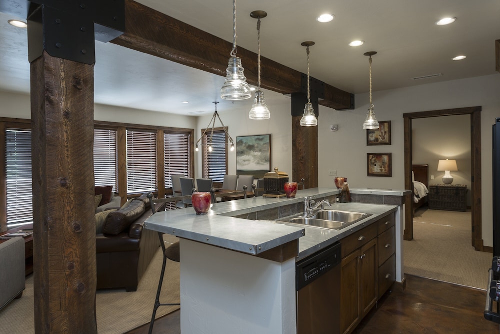 2 Bedroom Condo with Spa - Silver Baron Lodge 2 Condo