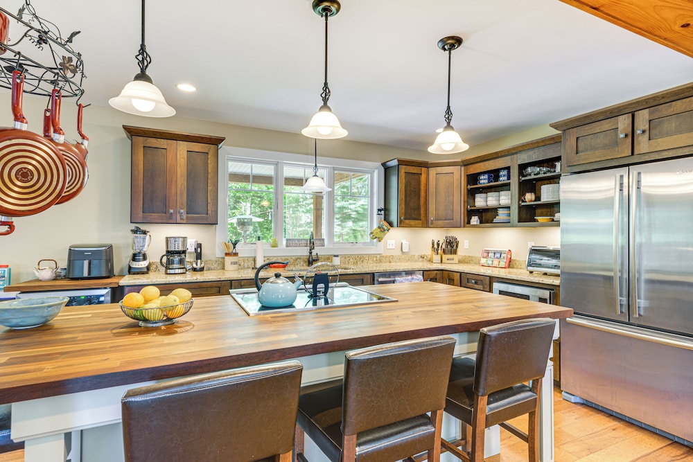 2 Mi to Golfing & Hiking: Spacious Wilmington Home