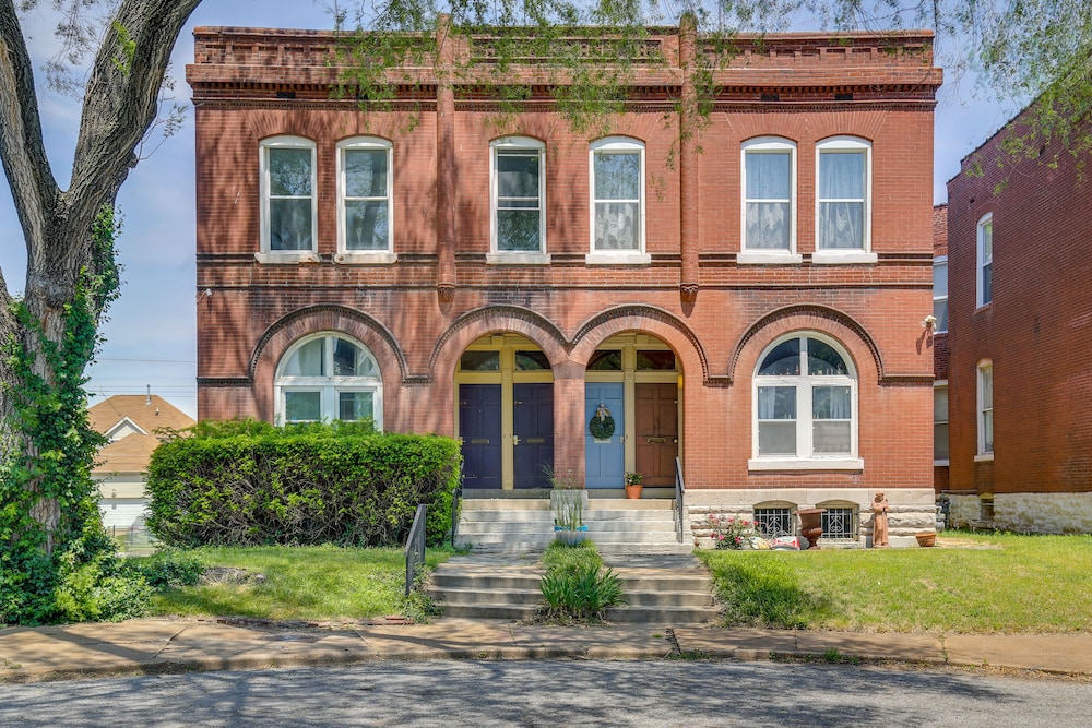 St Louis Vacation Rental ~ 2 Mi to Downtown view 5