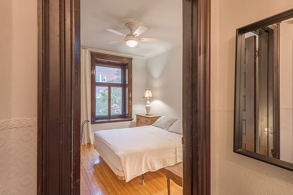 Beautiful Vintage 2BR- Heart Of Downtown - Image 5