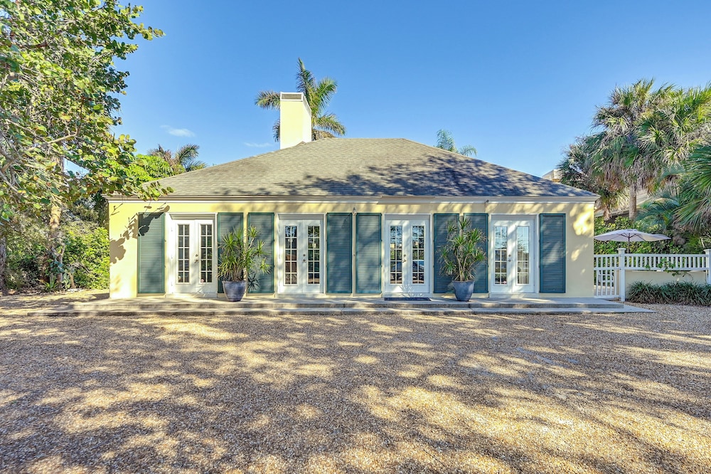 1 Block to Beach - Home w/ Pool in Old Naples!