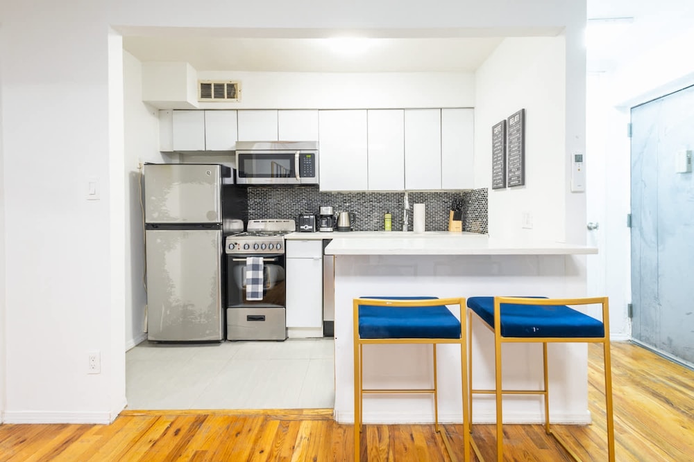 26-1c Gramercy Large 1BR WD