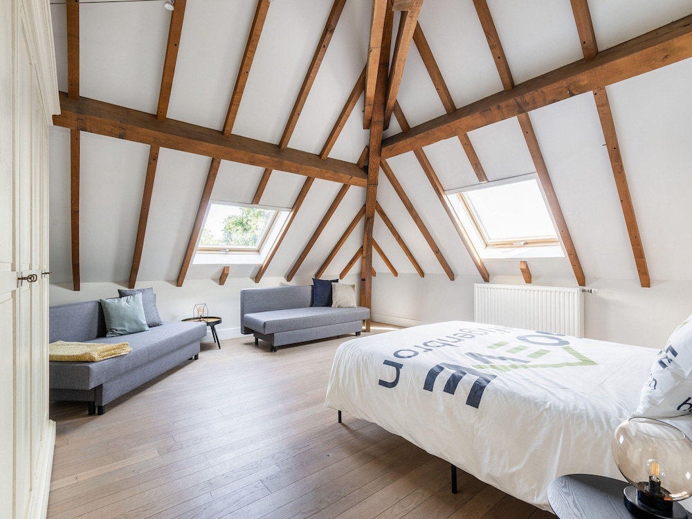 Luxury Retreat With Furry Friends