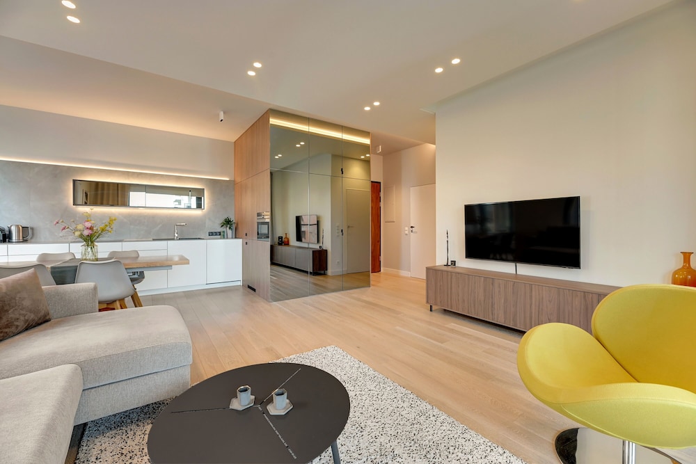 Brabank Riverside & Parking by Downtown Apartments