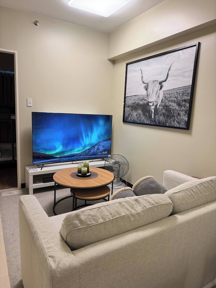 Aesthetic Cozy Apartment Condo With Pool Balcony & Deck