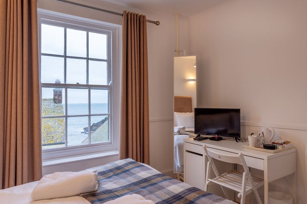 Cadgwith Cove Inn view 2