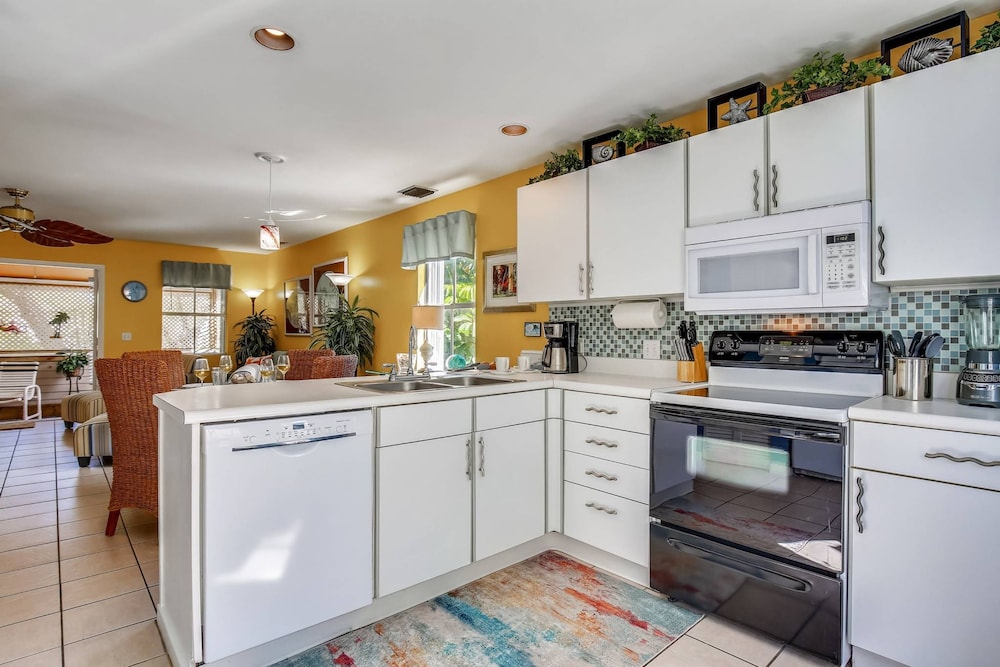 Duval Sea Turtle by Avantstay Great Location Close to Shops Shared Pool