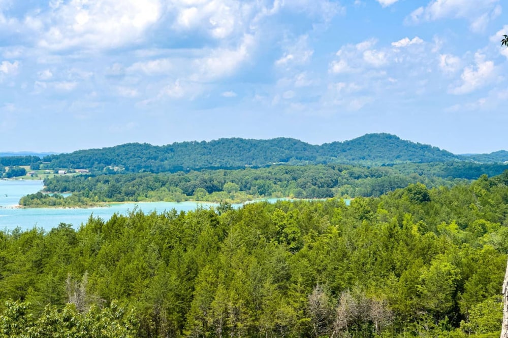 Luxury Cabin Lake Views EV Charger Game Room