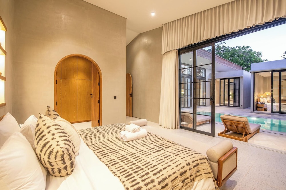 Stylish 5BR Boho Hideaway, 5 Minutes Bingin Beach