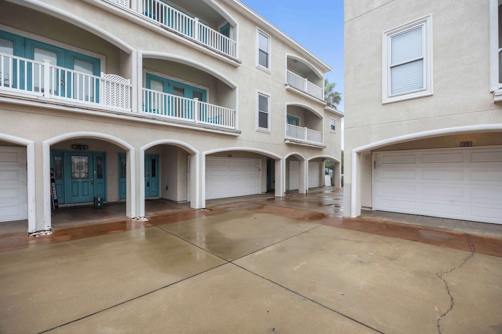 Coastal Townhouse TX Retreat!