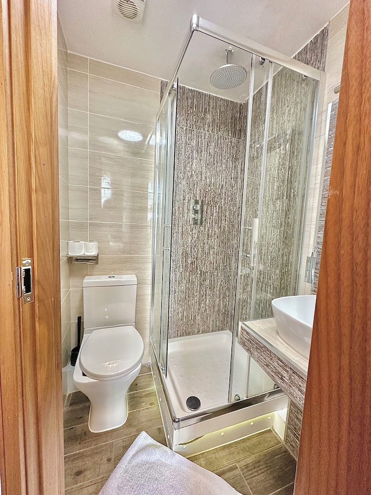 205 Earls Court