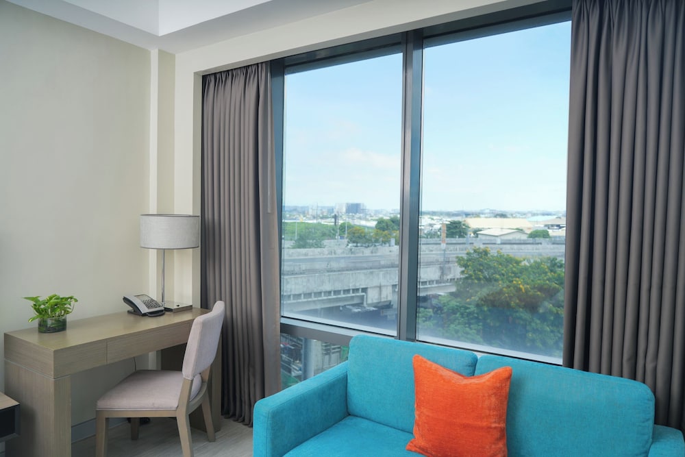 Stay Across NAIA Terminal 3 in Newport City