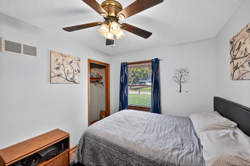 Cozy Retreat With Hot Tub In Peaceful Goshen 4 Bedroom Home