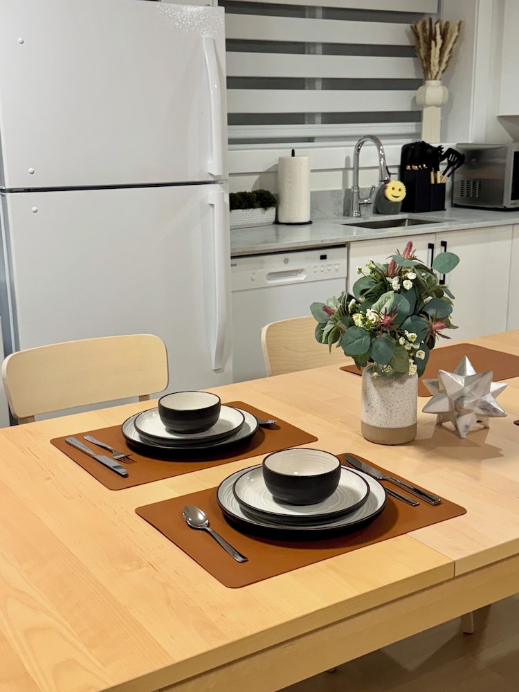 Levida Living - Cozy 2 Bedroom Suite at the Heart of Langley
