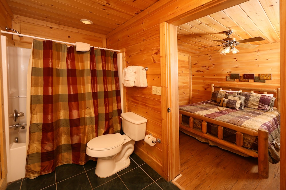 Big Pine Lodge - Six Bedroom Cabin view 2