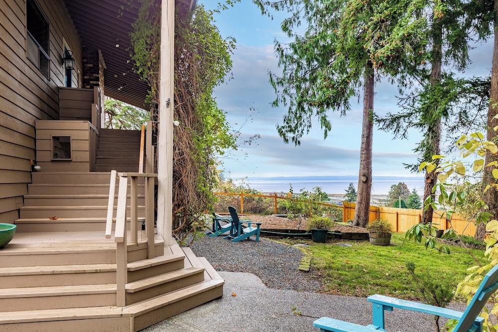 Windswept by Avantstay Water Views, Covered Deck, Walk to the Beach view 5