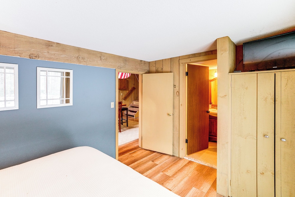 5 Mi to Ski: Family-friendly Home in West Dover!