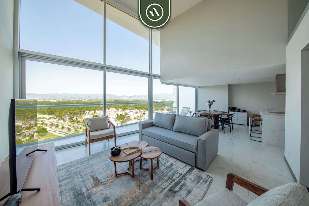 Stunning Oceanview Two Story Condo - Beach - Gym