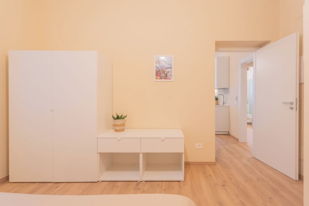 Simar Apartments nearby Como S.G. Train Station by Rent all Como