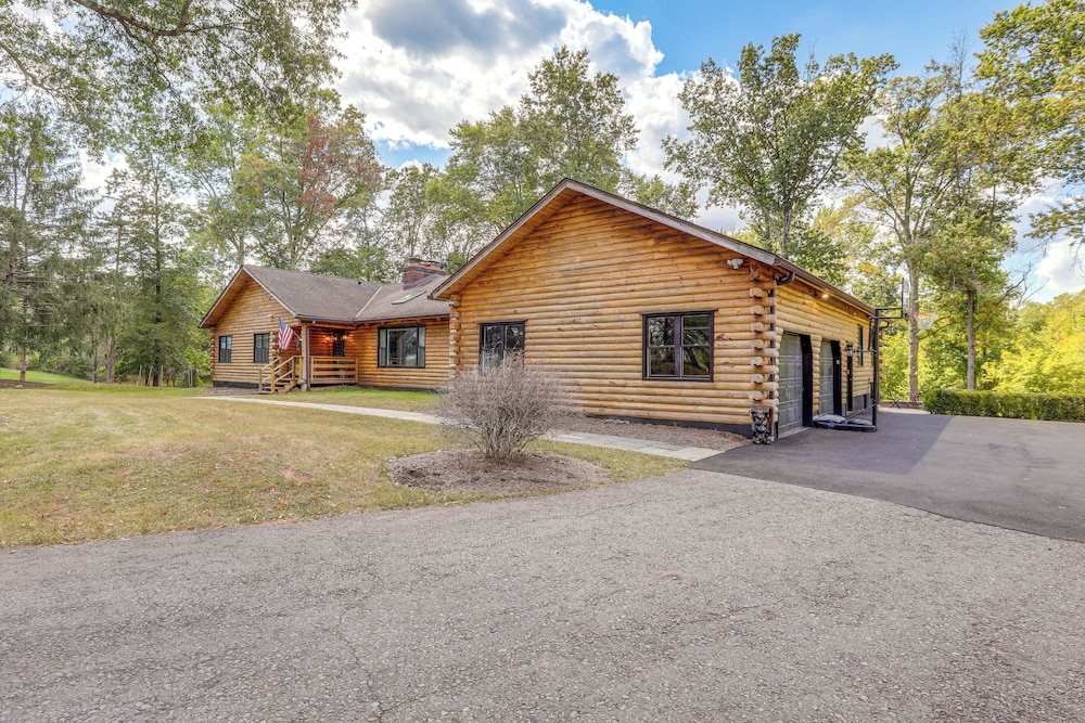 Deck, Sauna & Fire Pits: Upscale Belle Mead Cabin