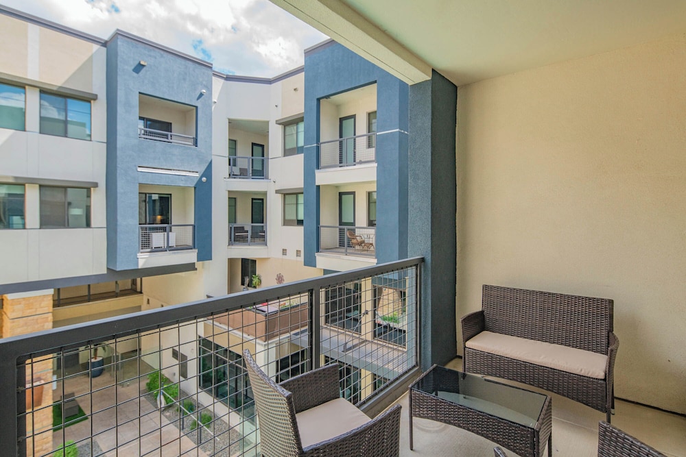 ROVE LIVING/KB - Scottsdale Grand