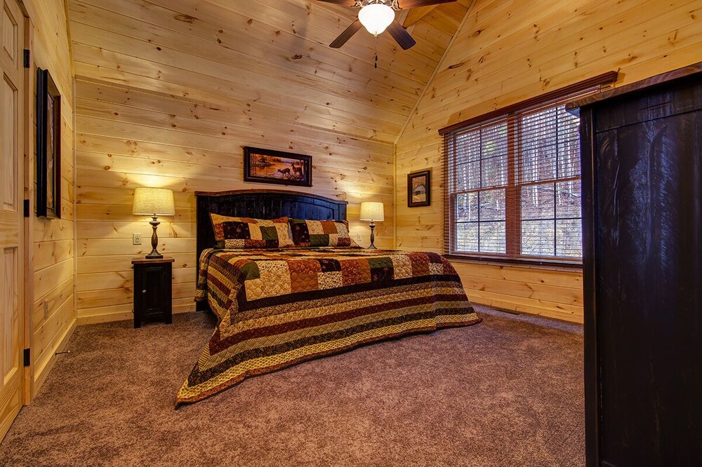 Critter Cove - 2 Bedrooms, 2 Baths, Sleeps 10 Home by RedAwning