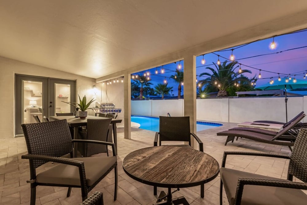 Desert Sands Heated Pool Firepit Old Town Putt Grn