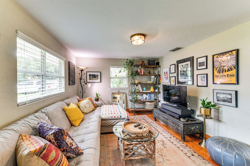 < 3 Mi to Dtwn: Pet-friendly Sarasota Stay w/ Yard